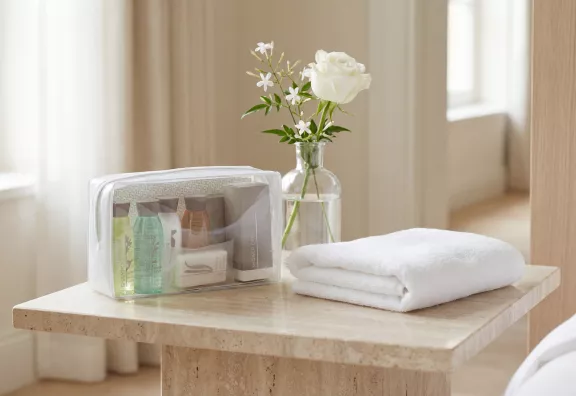 articoli-linea-cortesia-personalizzati-hotel-shampoo-balsamo-sapone