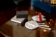 Accessori linea cortesia Present More, perfetti per funzionalità eleganza e stile in hotel spa di alto livello.