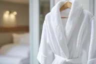 Biancheria per spa Present More: tessuti morbidi e resistenti, ideali per centri benessere che vogliono comfort e durata.