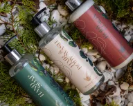 Present More mountain vibes: products for hotels and spas that offer authentic wellness by combining nature and science.