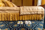 Present-More disposable hotel slippers: elegant, durable, and comfortable—perfect for welcoming guests with quality and style.