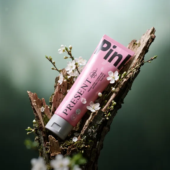 Cleaning and Whitening Peach Mint whitening toothpaste 130 g