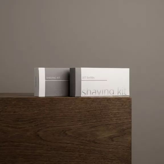 Smart line beard set in a box